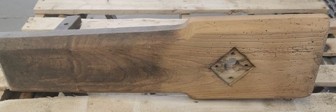 Presse d'établi pendant le décapage