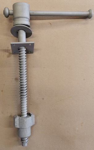 Vis de la presse d'établi après décapage