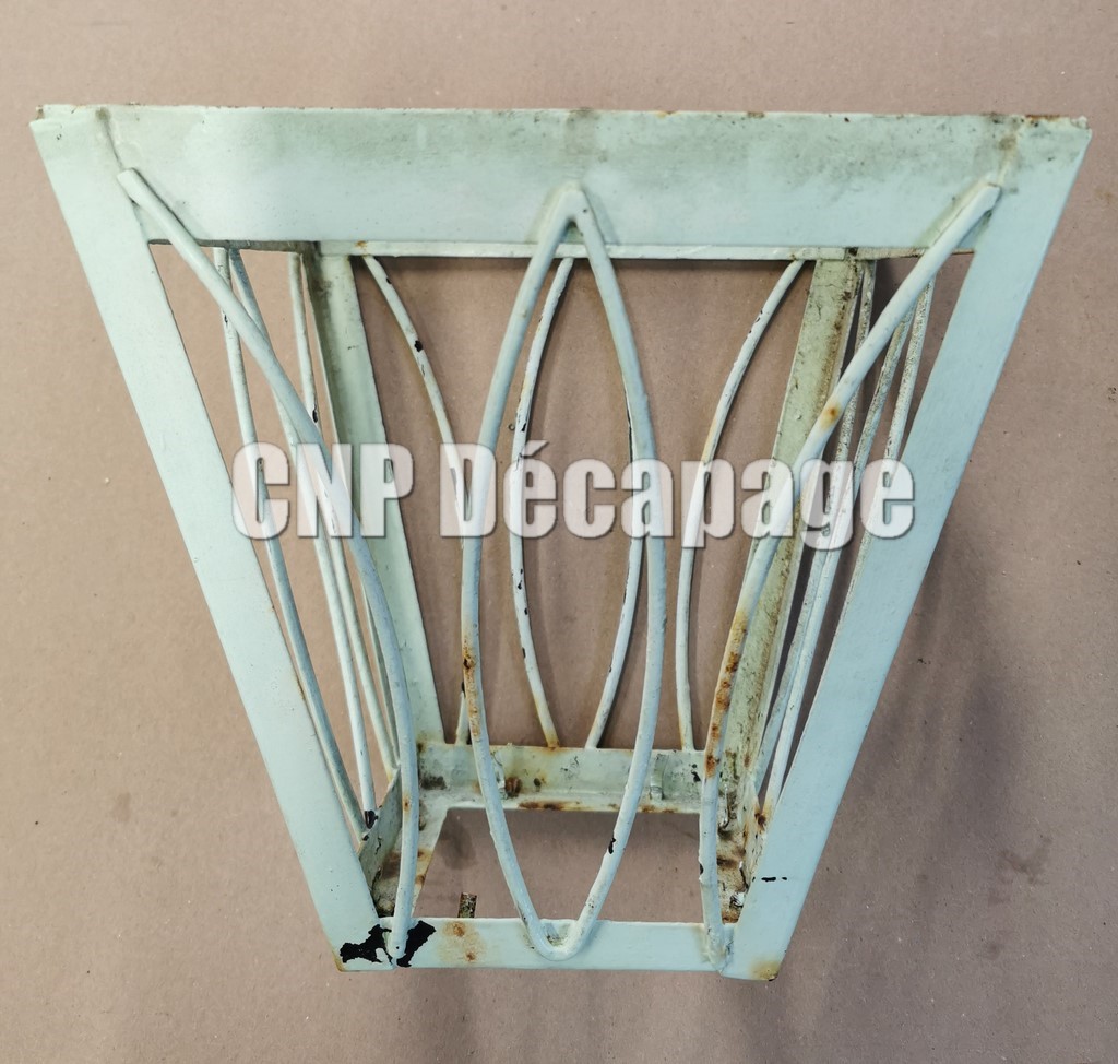 Lampe d'extérieur avant décapage