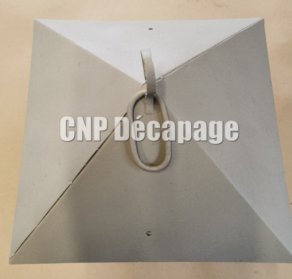 Couvercle de la lampe après décapage