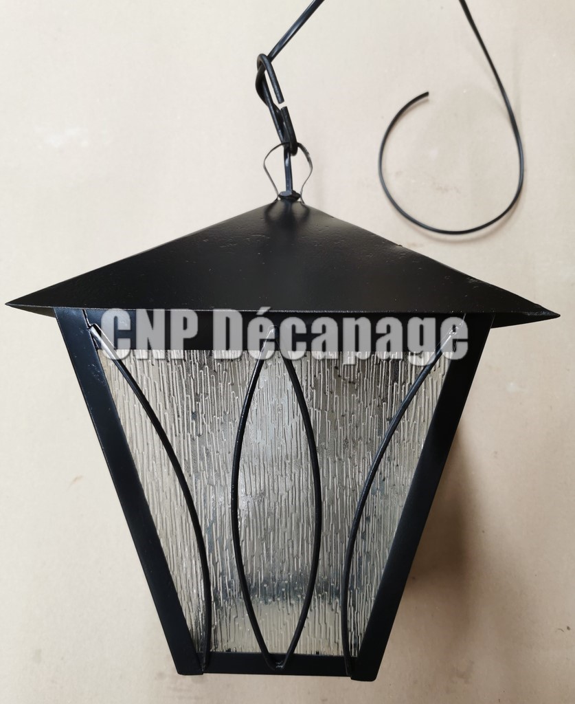 Lampe d'extérieur après décapage et repeinte