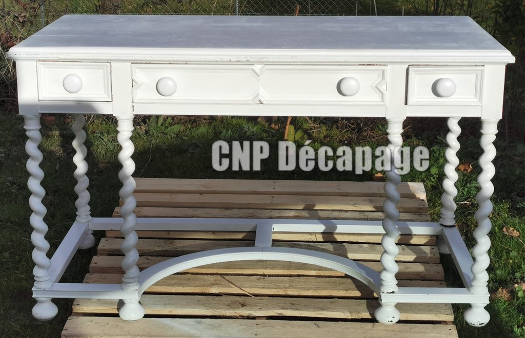 Bureau type Louis XIII avant décapage