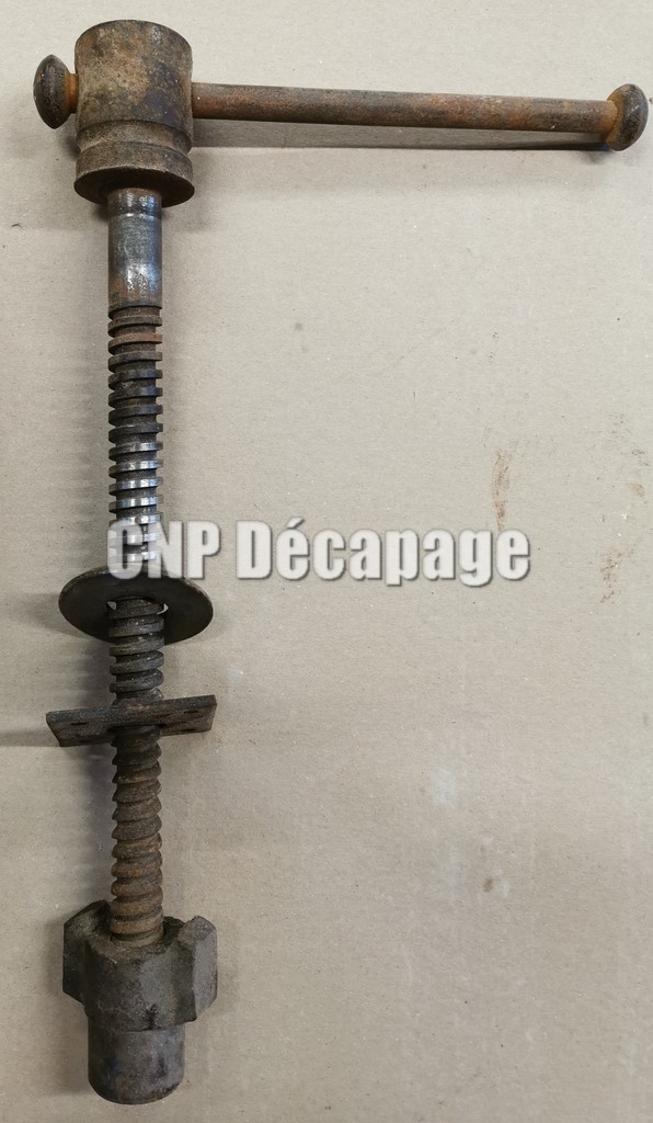 Vis de la presse d'établi avant décapage