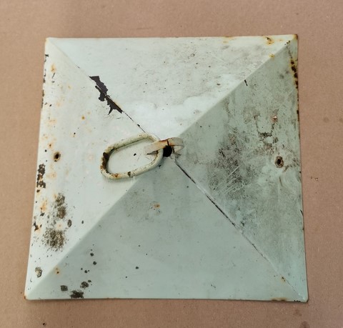 Couvercle de la lampe avant décapage